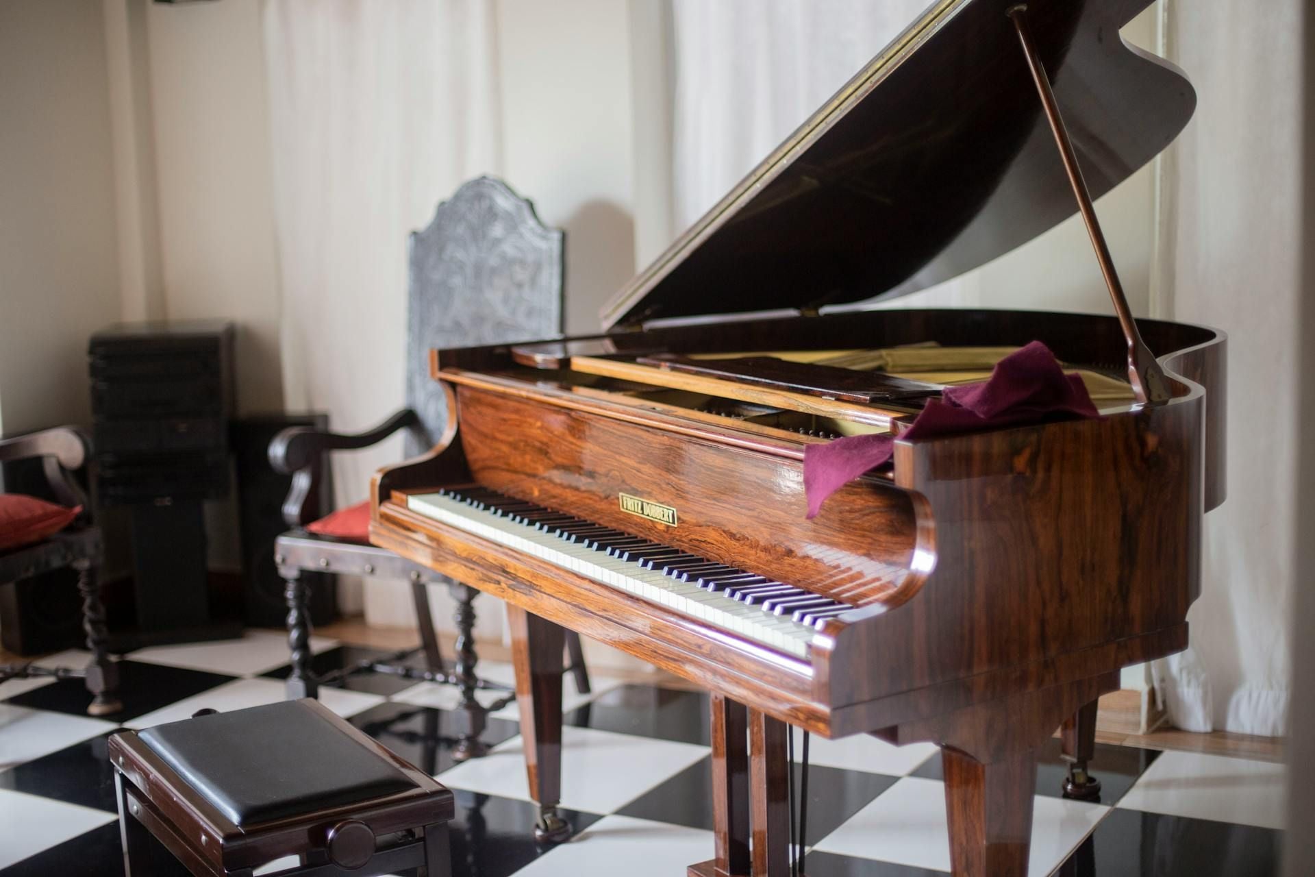 Striking the Right Chord: How to Safely Deliver Delicate Musical Instruments Striking the Right Chord: How to Safely Deliver Delicate Musical Instruments